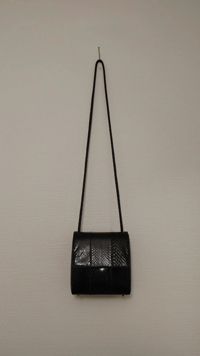 Magnifique sac vintage en cuir exotique noir longue bandoulière - photo numéro 3