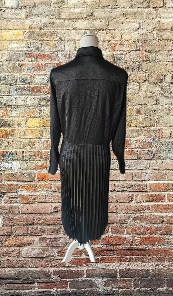 Robe longue plissée satinee noire avec col chemise, exetera, taille 44 - photo numéro 4