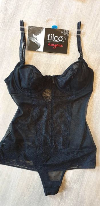 Magnifique dessous body en dentelle neuf