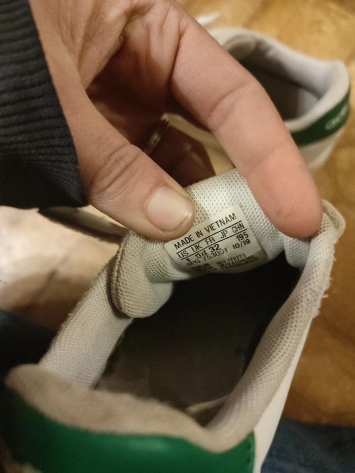 Basket adidas 32 - photo numéro 3
