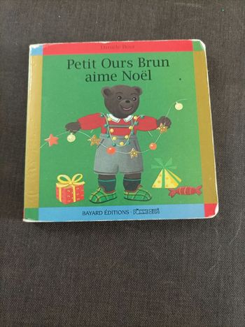 Livre petit ours brun aime Noël