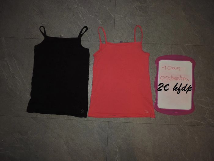 lot de 2 débardeurs orchestra taille 10 ans ATTENtion voir défaut sur le rose