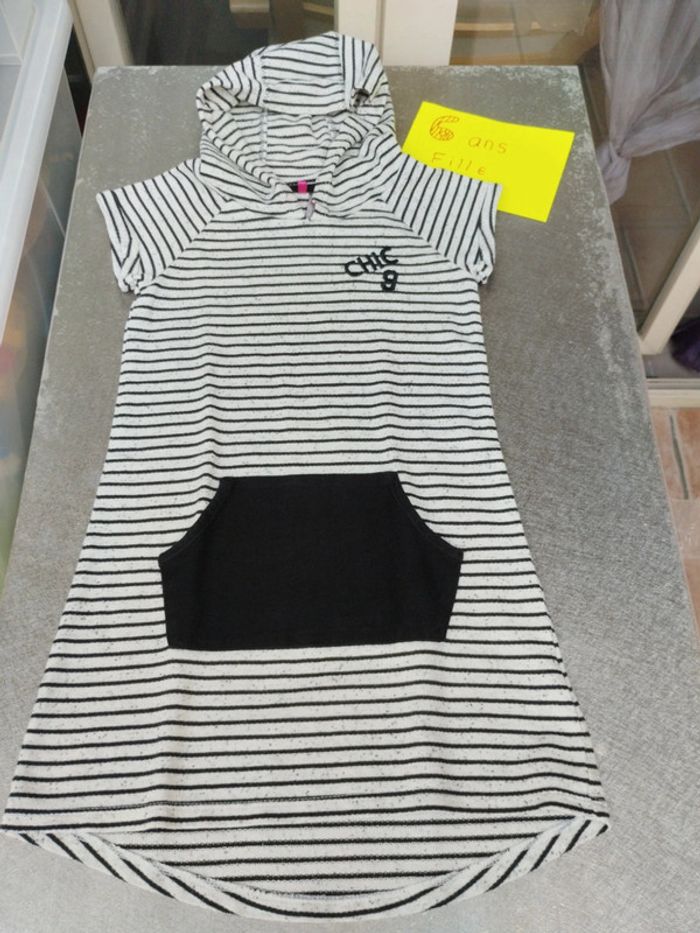 Robe manches courtes avec capuche 6 ans fille Orchestra gris et noir rayé