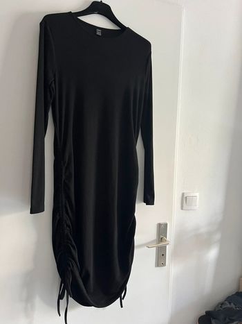 robe noire manches longues
