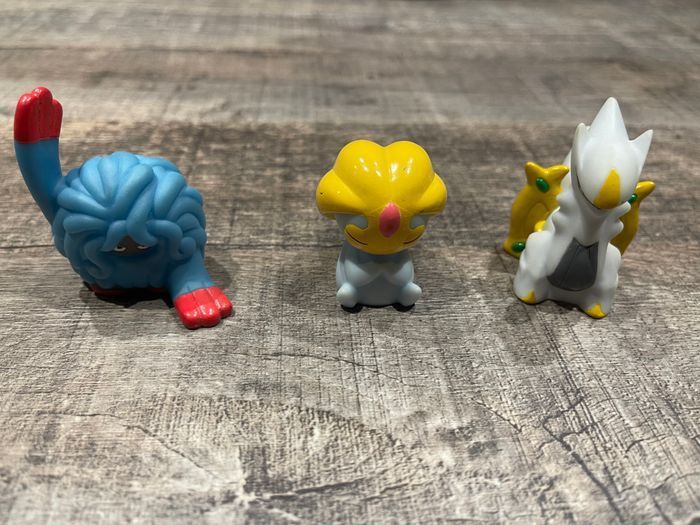 Lot n’2 : 3 Pokémon  Finger Puppet Pokémon / Nintendo (Bandai 2009)