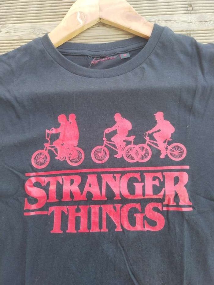 T-shirt Stranger Things – Taille XS – Très Bon État - photo numéro 3