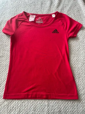 Très beau tee shirt à courte manche pour petite fille