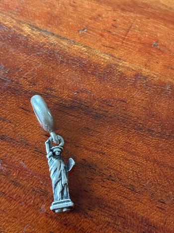 Charm statue de la liberté Pandora