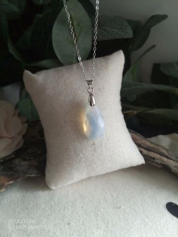 Collier pendentif opaline à facettes