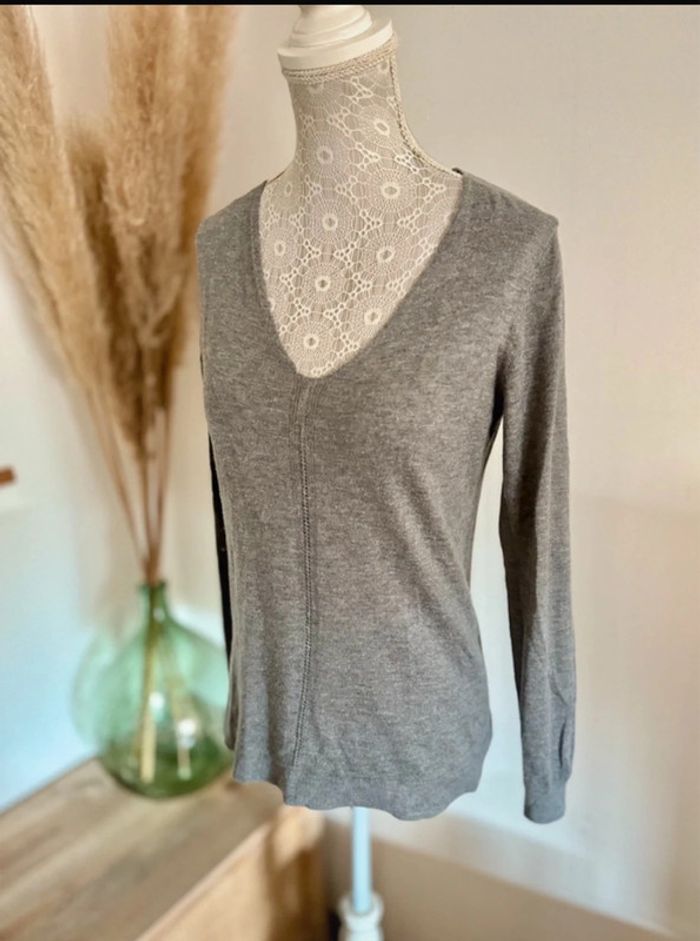 Petit pull gris col V Mango 36 S - photo numéro 2