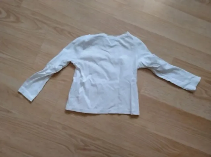 Haut manches longues. Blanc. Fille . Kiabi.
Taille 4 Ans - photo numéro 5