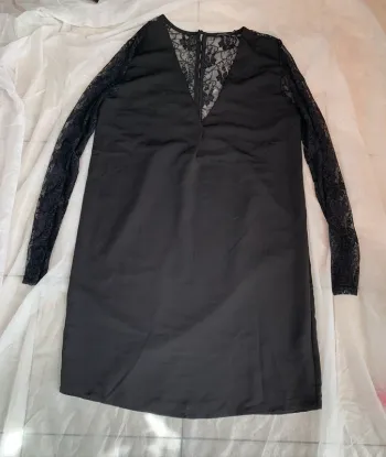 Robe manoukian noire manche et dos en dentelle T 38 neuve