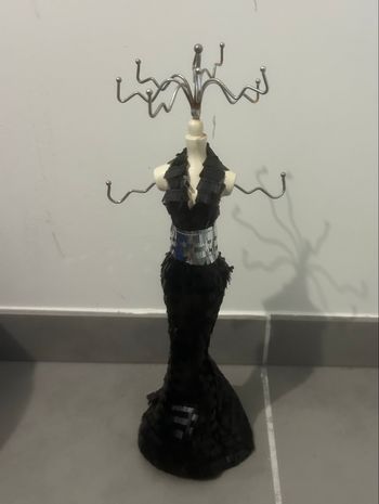 Porte bijoux corps de femme 