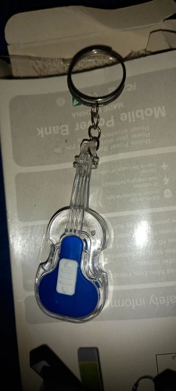 Porte clé guitare lumineux