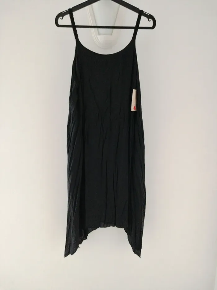 Robe d'été mi-longue à bretelles noire