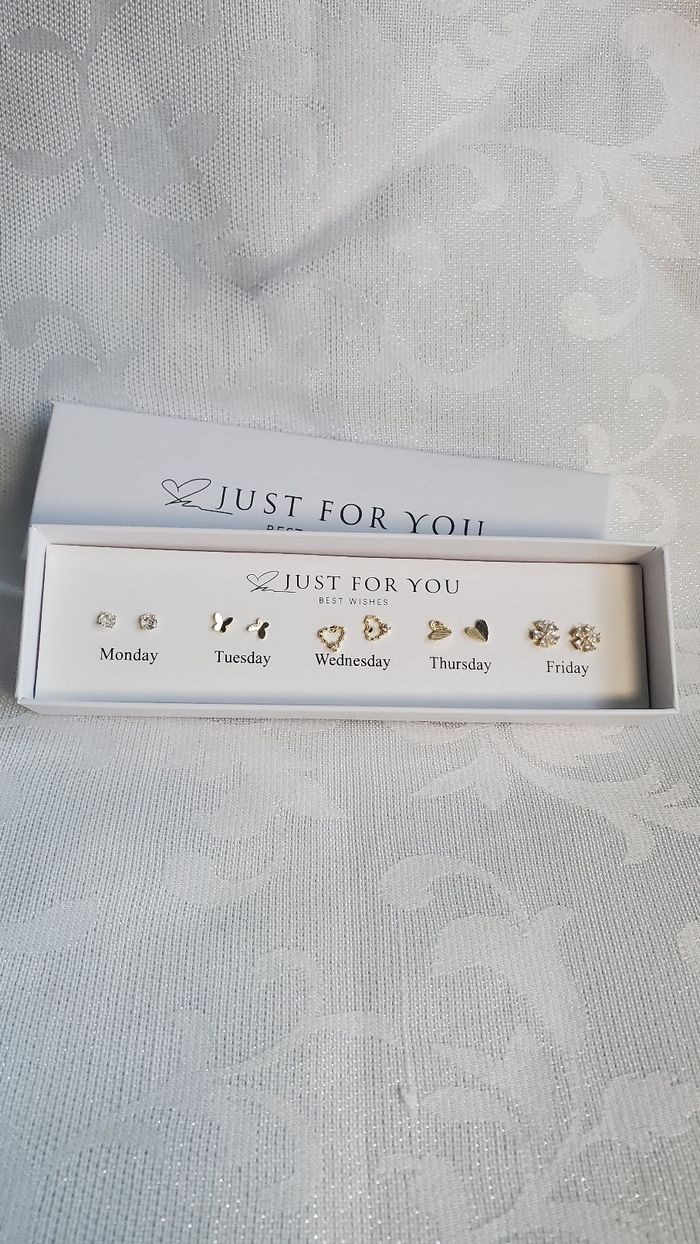 Ensembles boucles d'oreilles neuves.