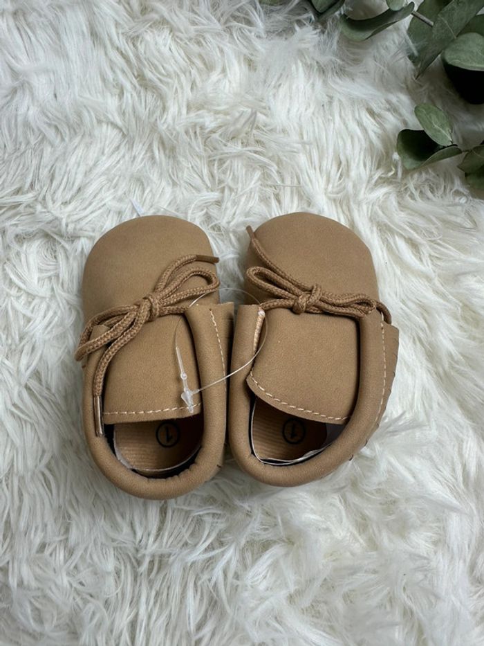 Paire de chaussure marron taille 18 - photo numéro 4