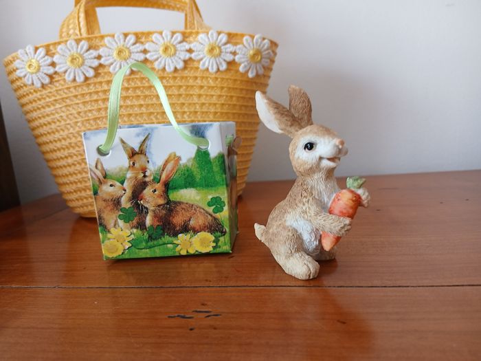 Neuf: Figurine Petit Lapin *résine +Pochette cadeau - photo numéro 3