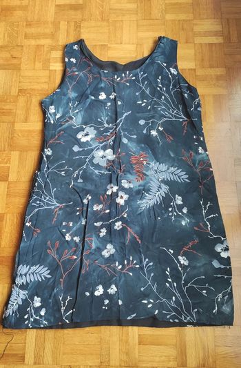 Robe grise fleurs