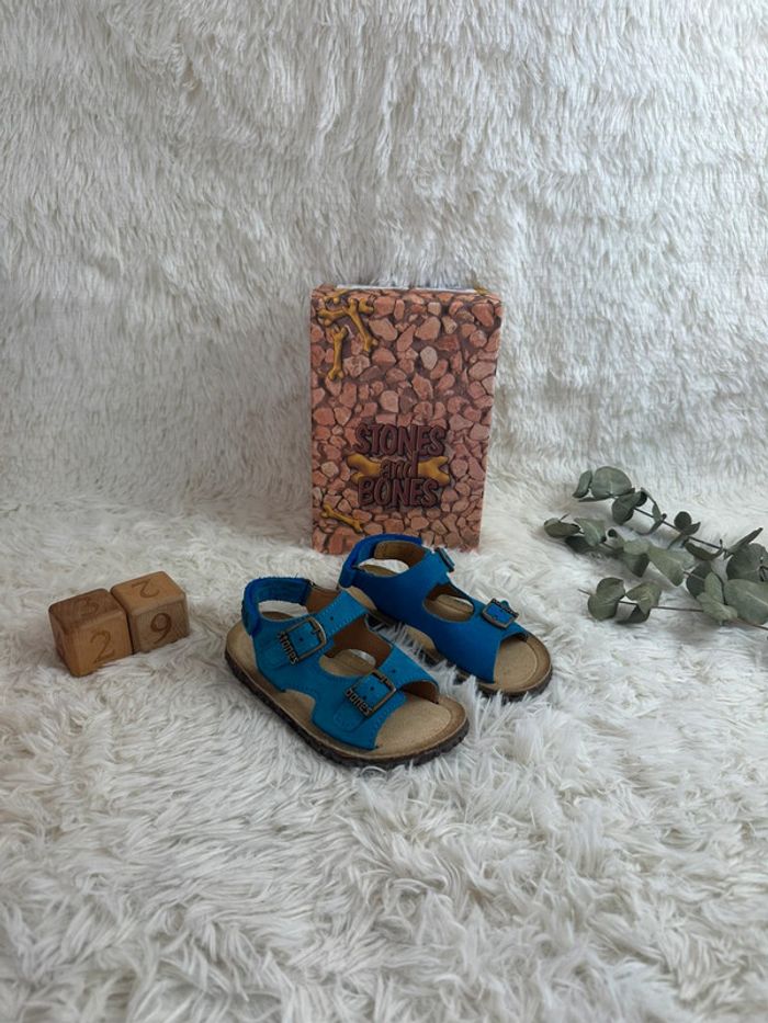 Paire de sandales Stones and Bones taille 29