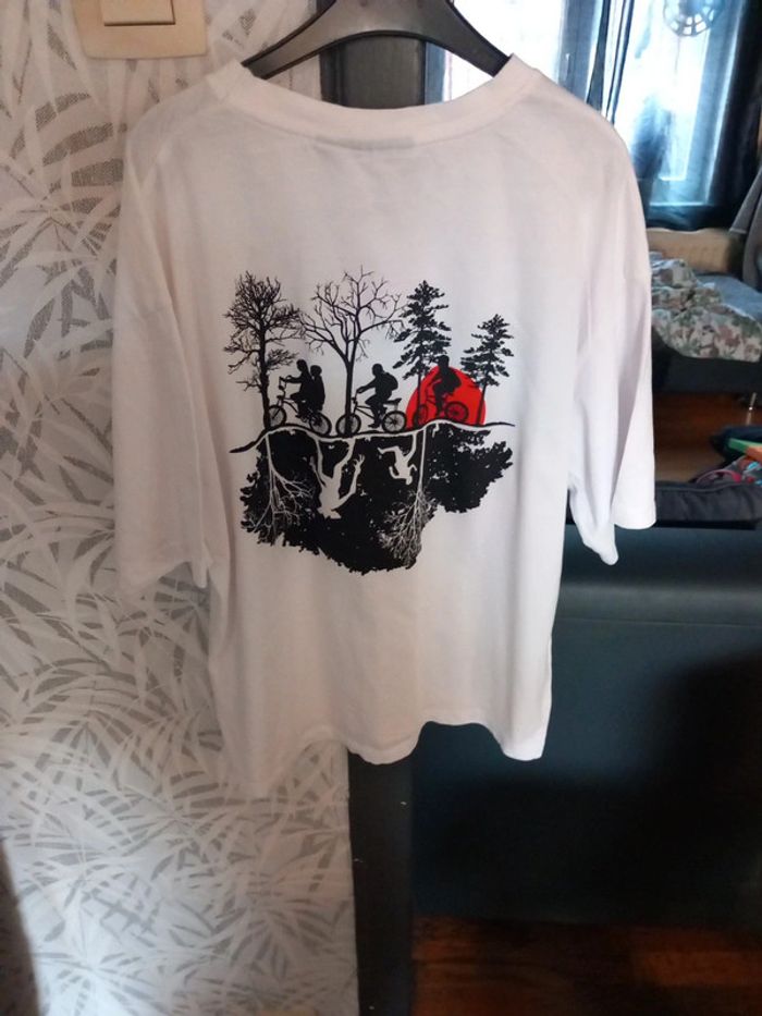 T-shirt taille xs stranger things Netflix primark - photo numéro 3
