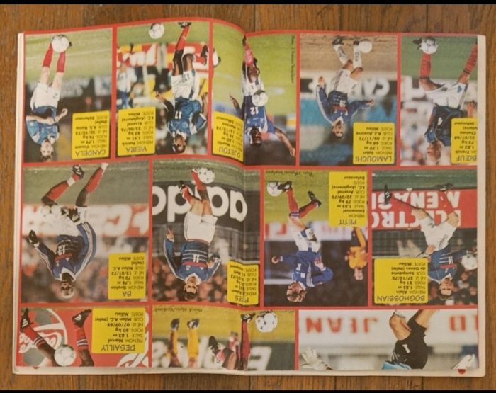 Ancien journal de mickey avec cadeau poster géant équipe de France N°2396 de 1998 vintage