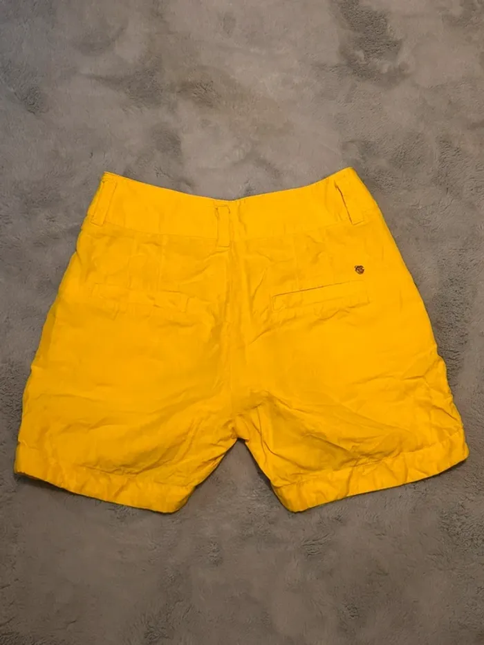 Short jaune taille 38 - photo numéro 2