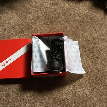 Très  jolies baskets montantes kickers neuves avec étiquette pointure 27