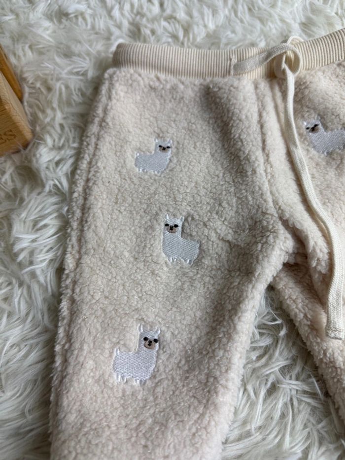 Pantalon sherpa beige avec lama Kiabi taille 3 mois - photo numéro 2