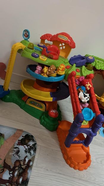 Arbre cabane magique