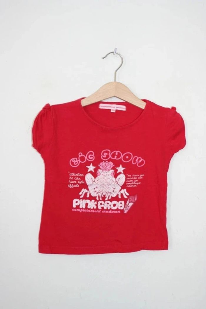 Tee-shirt rouge noté 5 ans mais taille 4 ans