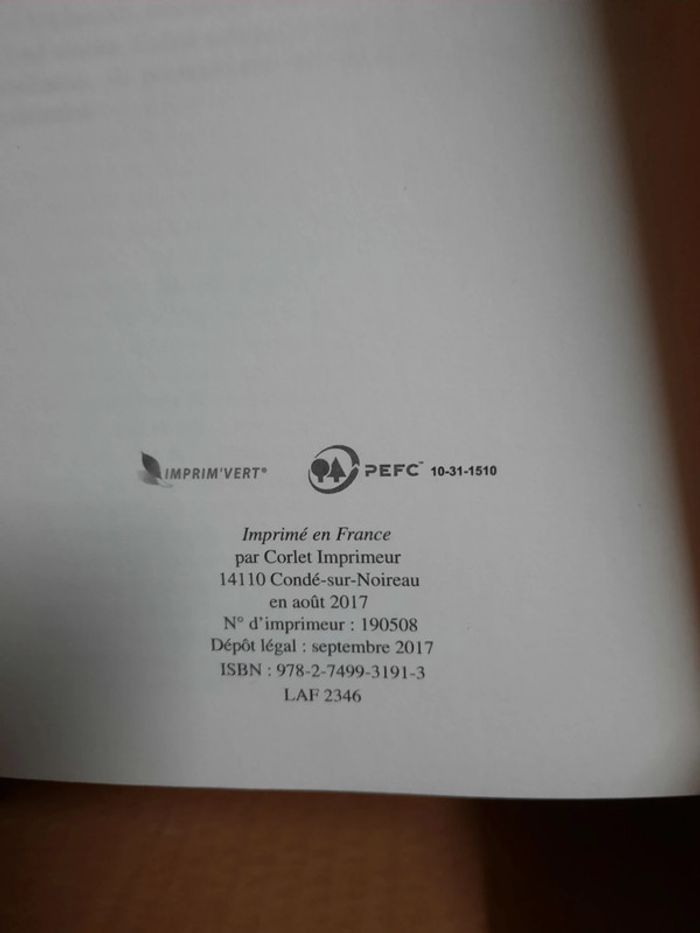 Livre Nora Roberts le soleil ne se couche jamais - photo numéro 2