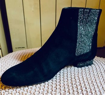 Bottines chelsea boots Mellow Yellow daim noir + paillettes argentees