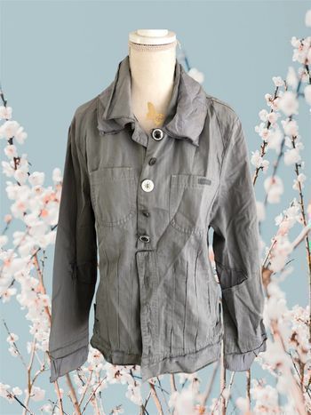 Veste légère, marque Voodoo, motifs dorés, grise, neuve, taille 40