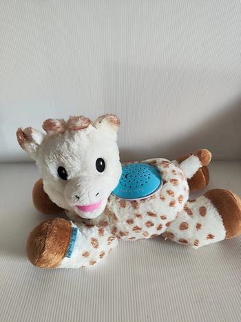 Peluche light & dreams projecteur et musiques 21x19x34 cm Sophie la girafe Vulli