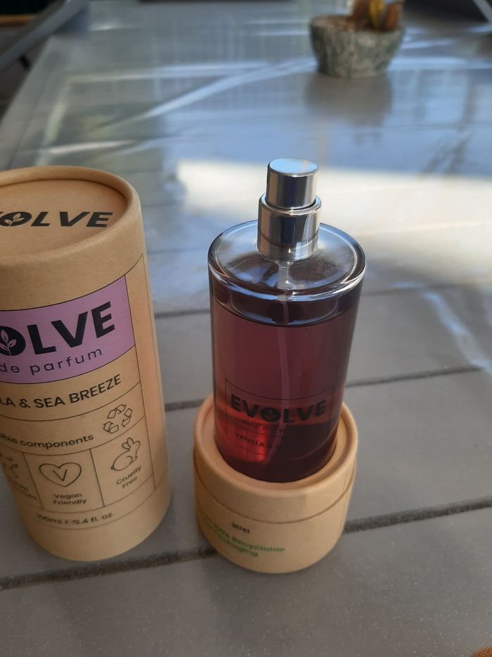 Eau de parfum neuve 100 ml - photo numéro 2