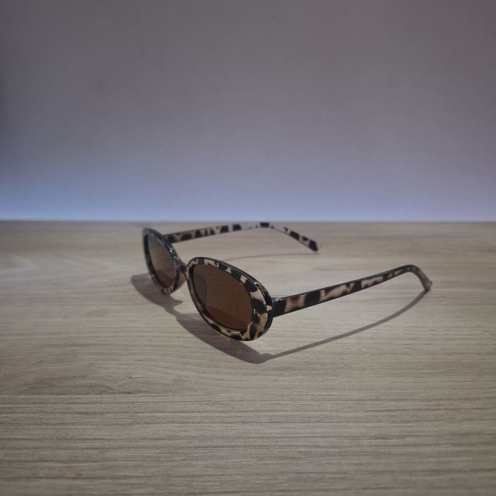 Lunettes de Solei Ovales - Y2K Vintage 90s-2000s - Unisexe Sunglasses - Verres Teintés  Noirs - photo numéro 3