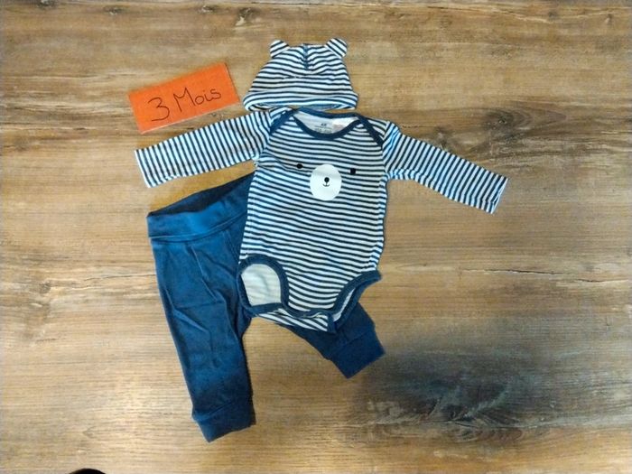 Ensemble body a rayures pantalon et bonnet bébé garçon 3 mois