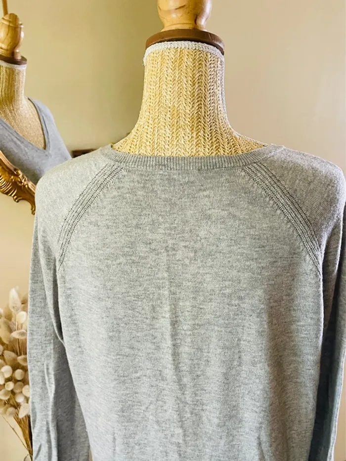 sublime Pull fin gris col v Gap taille S manches longues details cotes - photo numéro 9