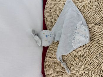  DOUDOU PLAT SUCRE D'ORGE LAPIN Bleu blanc 2 nouettes BALEINE