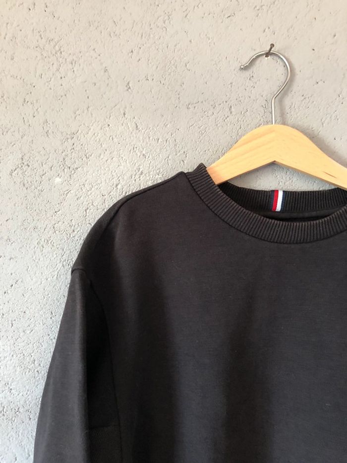 Sweat Tommy Hilfiger 10ans 🚗 - photo numéro 2