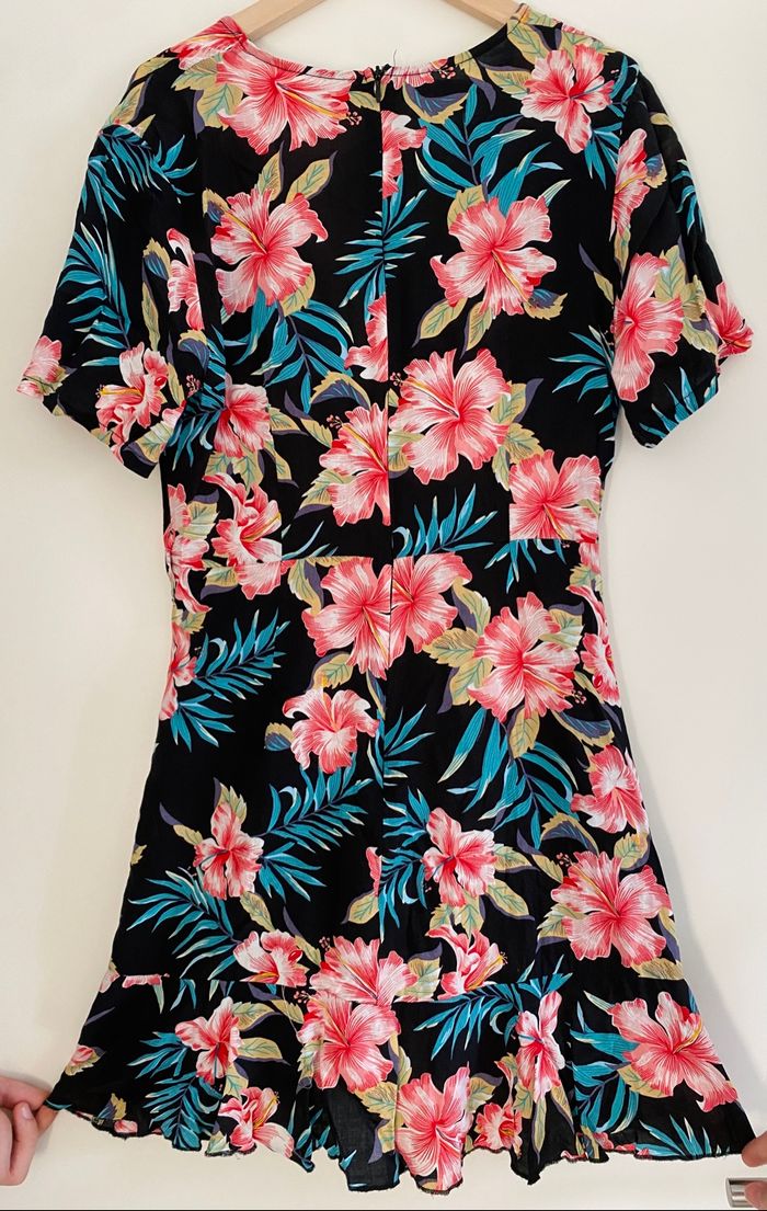 Robe noire à fleurs - photo numéro 4