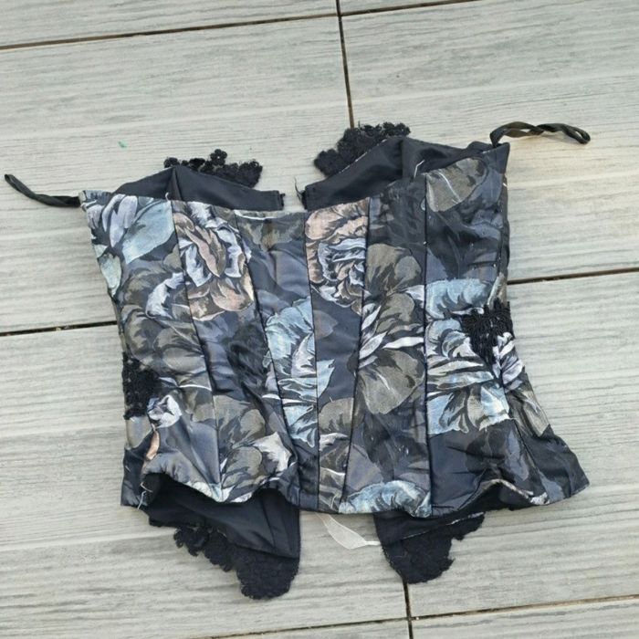 Robe de Mariée noire et blanche - photo numéro 4