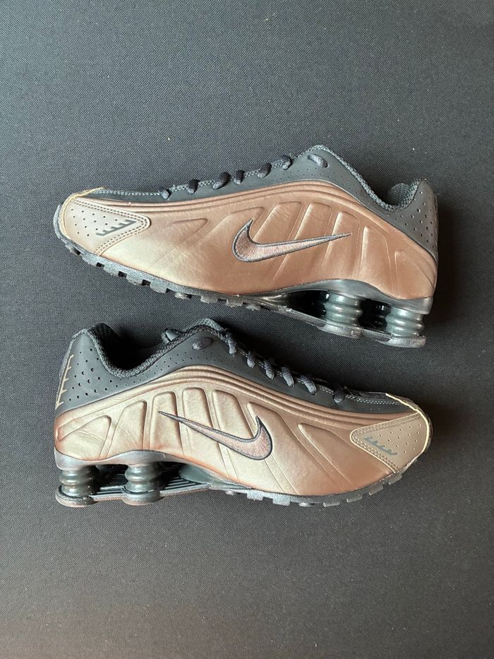 Baskets femme Nike shox R4 marron pointure 40 neuves