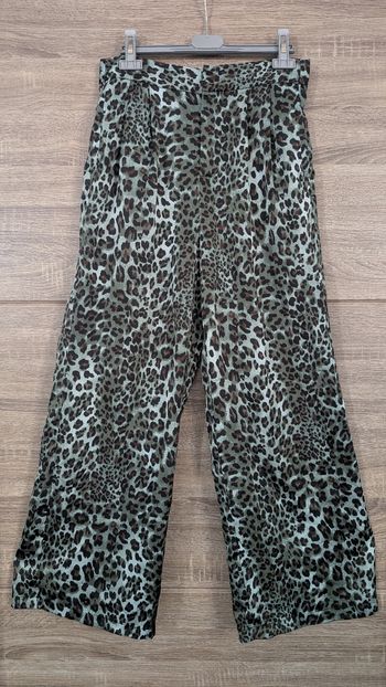 Pantalon fluide imprimé léopard vert