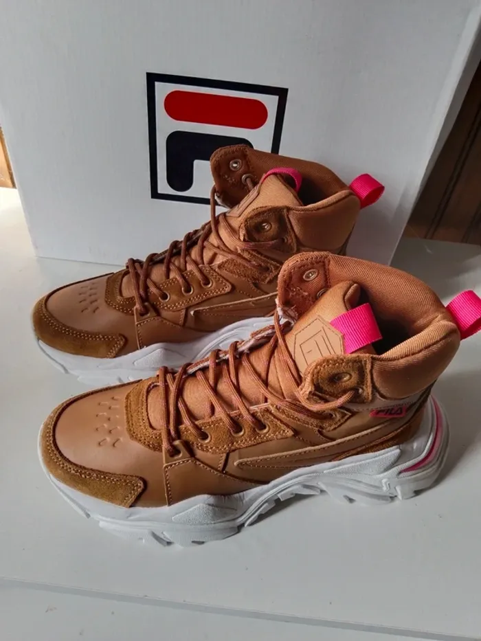 Magnifiques baskets sneakers femme marque Fila grosse semelle pointure 37 - photo numéro 2