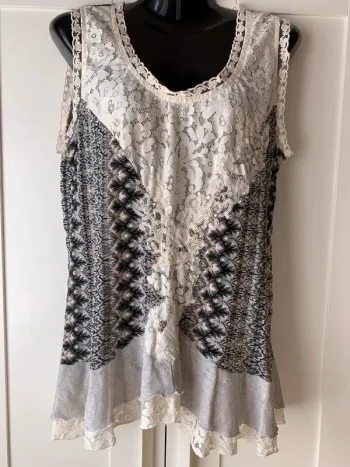Magnifique débardeur dentelle Marila taille 44 