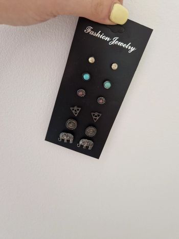 Lot de boucles d'oreilles neuves