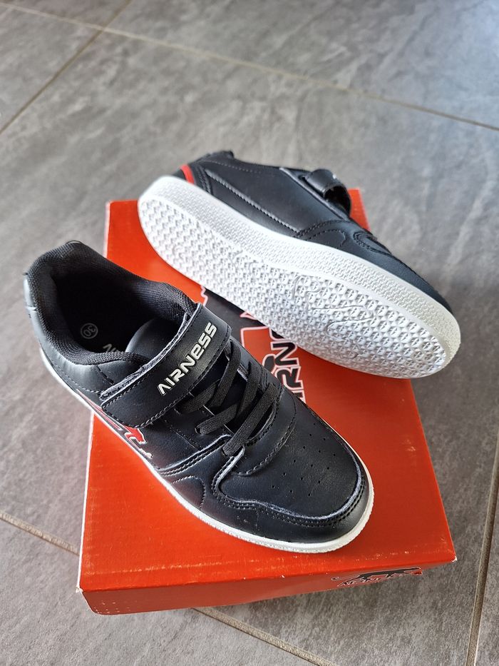 Baskets mixte neuves airness taille 30