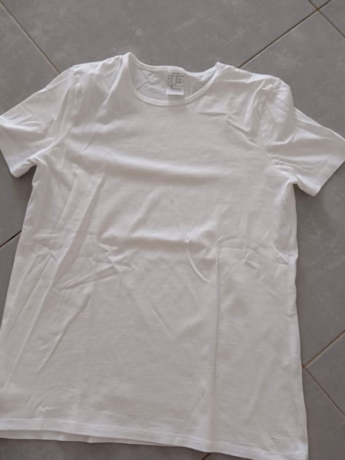 Tee shirt taille 14/15ans